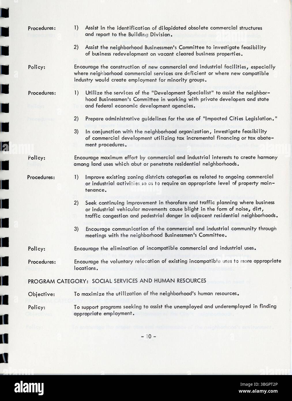 Le projet de programme d'amélioration des quartiers décrit des stratégies visant à améliorer la qualité de vie à Colomb. Il identifie quatre types de communautés : le centre-ville, la vieille ville, le milieu et le développement, chacune présentant des défis uniques. Les solutions sont adaptées aux besoins spécifiques de chaque communauté, en mettant l'accent sur les diverses caractéristiques et problèmes du développement urbain. Banque D'Images