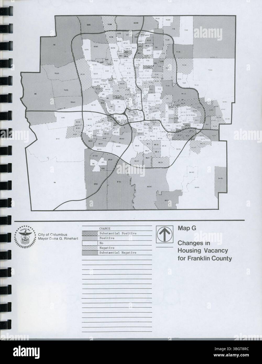 La présente section du rapport examine les changements dans la structure des logements et des postes vacants pour le comté de Franklin et Columbus, en se fondant sur les données des recensements de 1970 et de 1980. Il met l'accent sur les changements d'occupation, les taux d'inoccupation, la croissance du logement et les tendances résidentielles dans la région centrale de l'Ohio. Banque D'Images