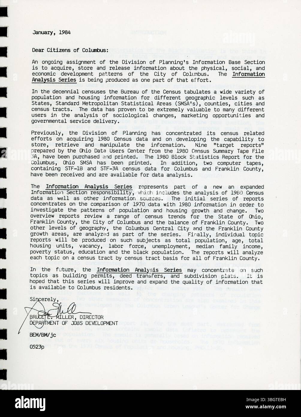 Troisième rapport d'une série examinant les changements démographiques dans le centre de l'Ohio, cette étude utilise les données des recensements de 1970 et de 1980 pour explorer les changements dans les caractéristiques de la population noire, y compris le logement, l'éducation et les profils d'emploi. Banque D'Images