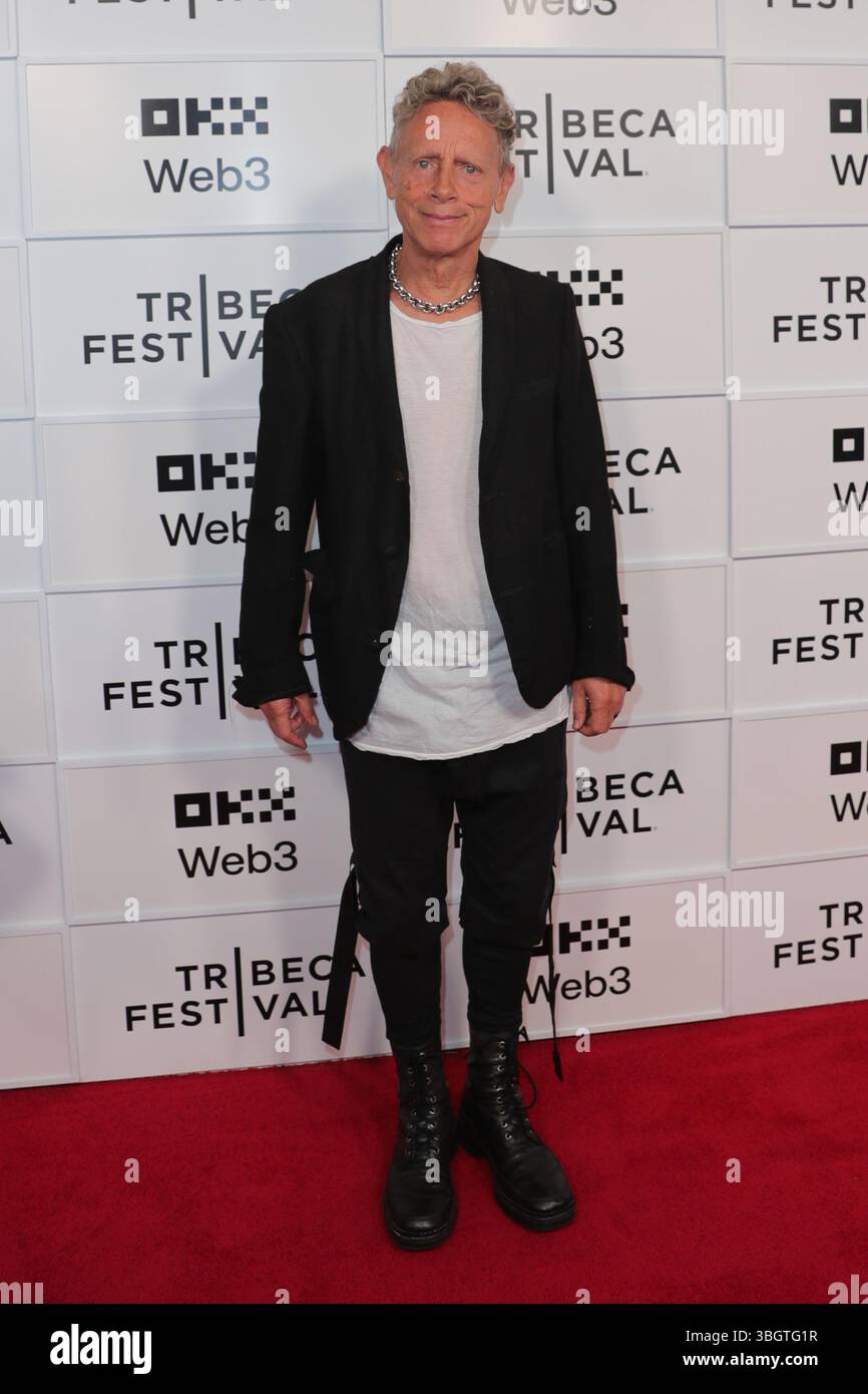 NEW YORK, NEW YORK - 05 JUIN : Martin Gore assiste à la première mondiale de Depeche mode : M lors du Tribeca Festival 2025. L’événement s’est déroulé au BMCC Theater et a comporté une projection emballée suivie d’une séance de questions-Réponses, attirant les fans et les mélomanes désireux de célébrer le voyage cinématographique du groupe légendaire. (Photo : Giada Papini Rampelotto/EuropaNewswire). Banque D'Images