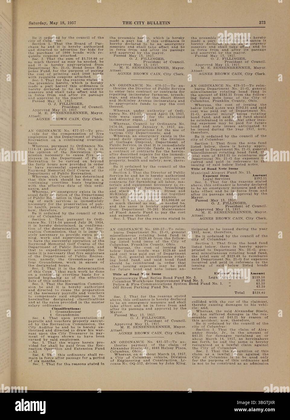 Le Columbus City Bulletin de 1957 contient des actes du conseil municipal, des ordonnances, des résolutions, des mises à jour de la fonction publique, des annonces de soumissions, et les activités des départements de la ville et de la Commission des achats. Banque D'Images