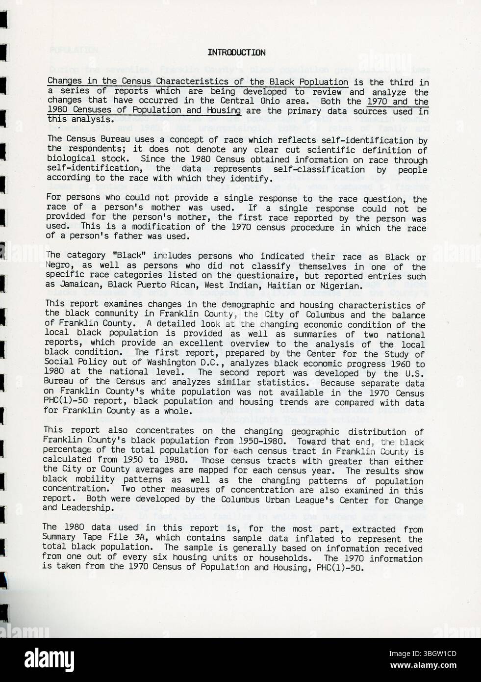 Ce rapport de 1984 poursuit la série analysant les caractéristiques du recensement de la population noire dans le centre de l'Ohio, en utilisant les données des recensements de 1970 et de 1980 pour explorer les changements dans les tendances en matière de population et de logement. Banque D'Images