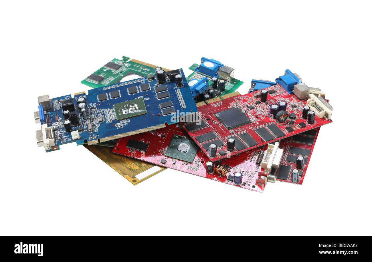 Composition abstraite de circuits imprimés colorés isolés sur fond blanc et ont des chemins de détourage, idéal pour les projets et créativ sur le thème de la technologie Banque D'Images