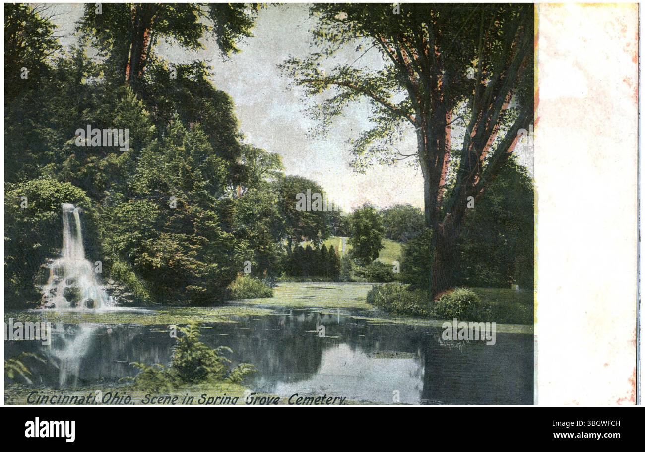 Une vue de 1907 du cimetière de Spring Grove à Cincinnati, Ohio, mettant en valeur le site funéraire historique avec ses monuments et ses paysages. Banque D'Images