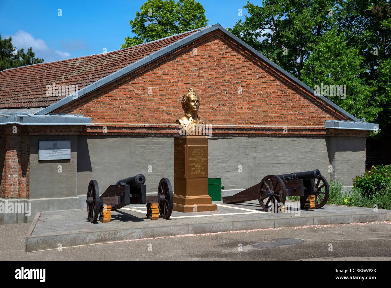AZOV, RUSSIE - 21 MAI 2025 : buste de Suvorov sur le territoire du musée 'Cave à poudre'. Azov, région de Rostov Banque D'Images