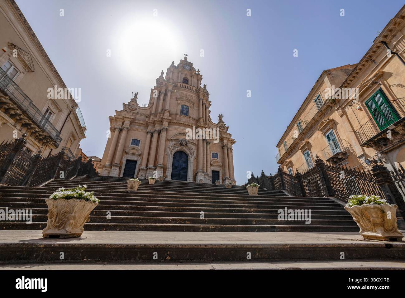 Cathédrale Saint-Georges à Raguse, site du patrimoine mondial de l'UNESCO, Sicile, Italie Banque D'Images