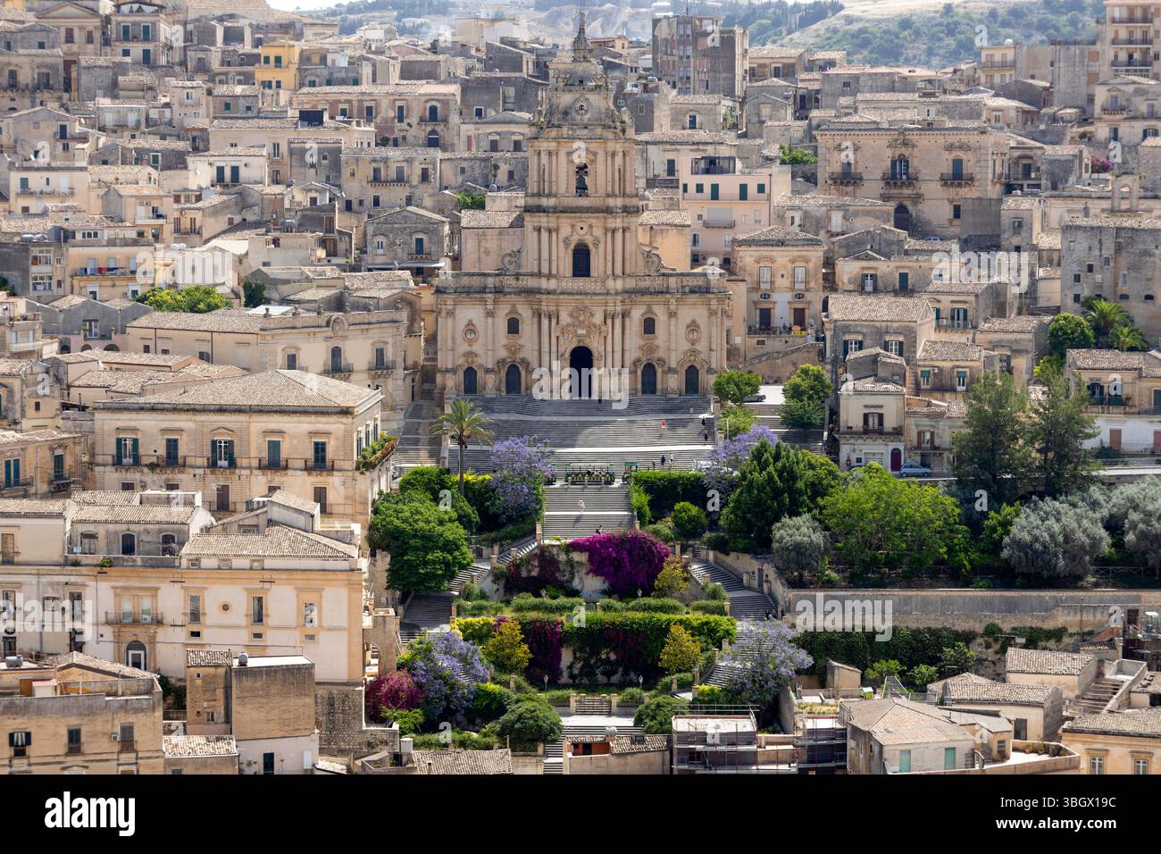 MODICA, ITALIE, 23 JUIN 2023 - vue panoramique de Modica avec la cathédrale Saint-Georges à Modica, province de Raguse, Sicile, Italie Banque D'Images