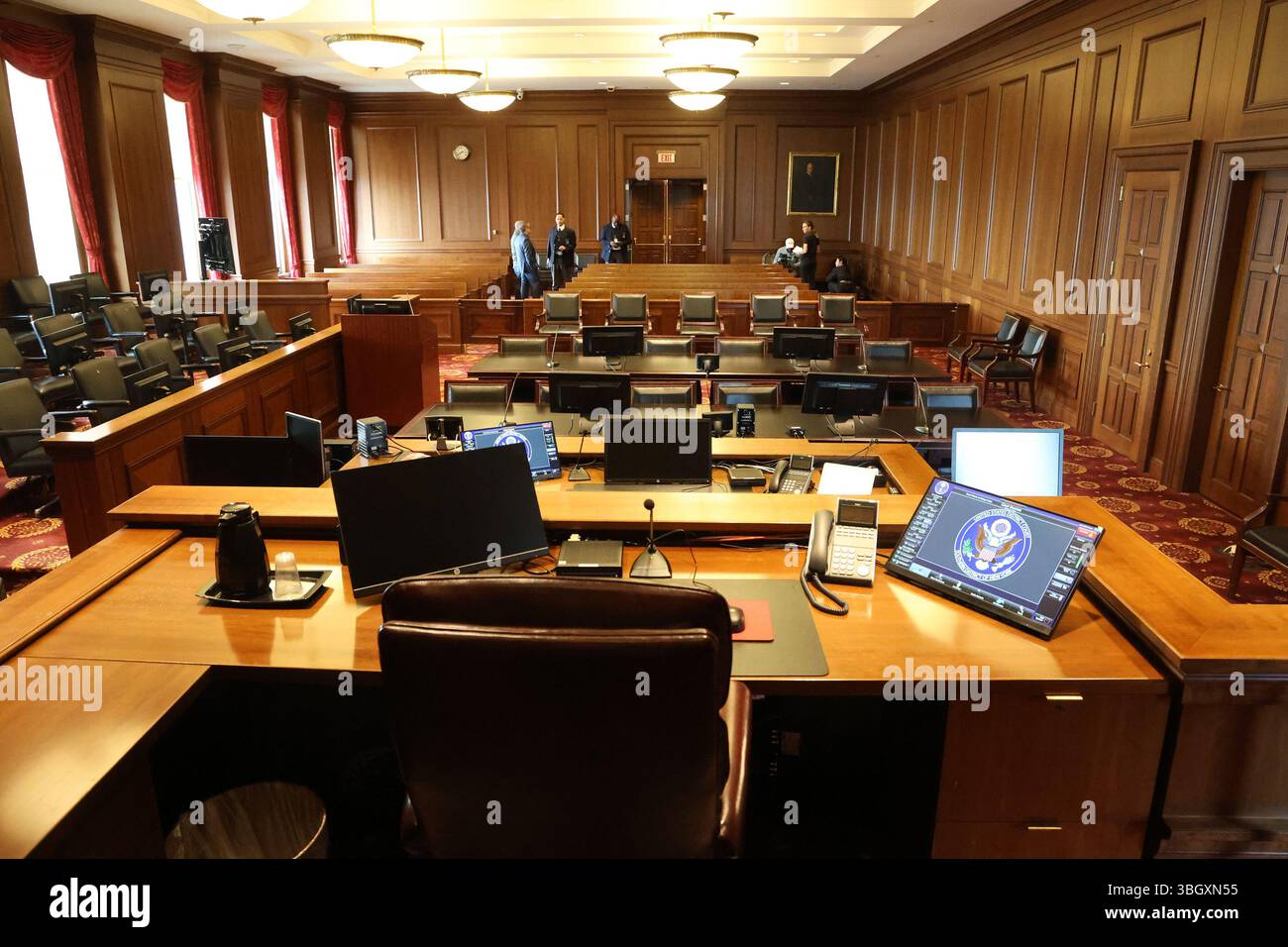 New York, États-Unis. 06 juin 2025. Une vue depuis le siège du juge à l'intérieur d'une salle d'audience fédérale semblable à la salle où se tient le procès de Sean (P. Diddy) Combs au tribunal fédéral du district de Manhattan, New York, le vendredi 6 juin 2025. Photo de la piscine par Jefferson Siegel/UPI crédit : UPI/Alamy Live News Banque D'Images