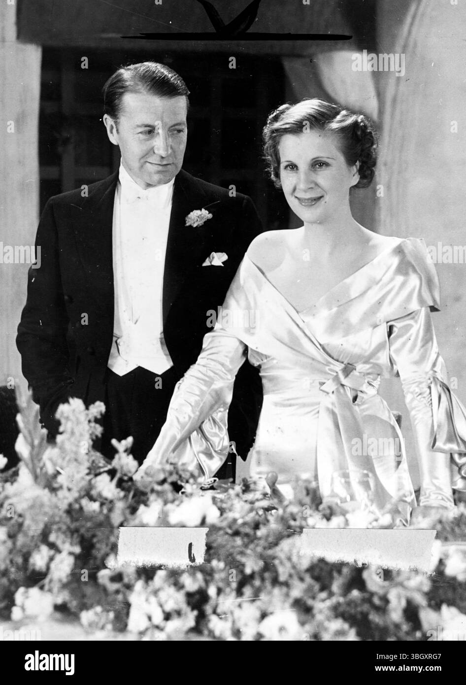Clive Brooke et Diana Wynyard - acteurs et stars du film 'Calvalcade' aux Oscars du mérite du film. 19 mars 1934 Banque D'Images