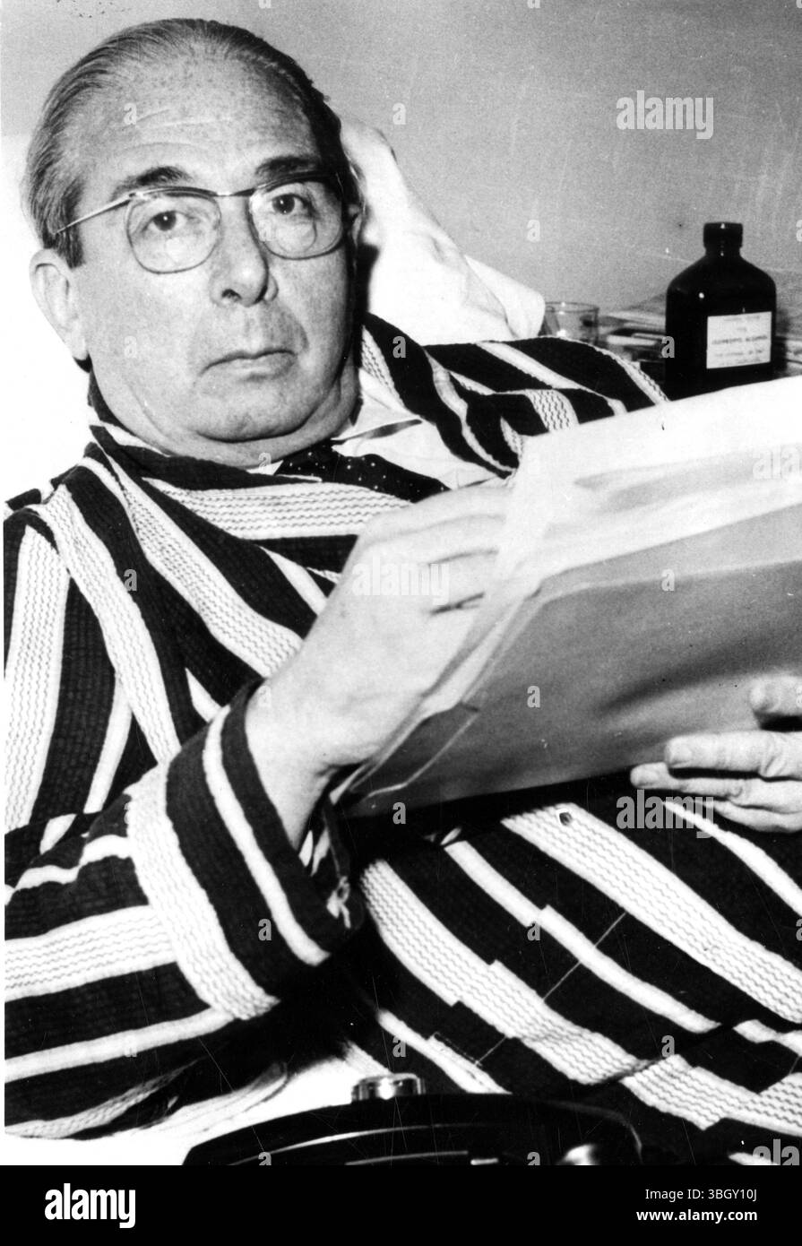 Dr Leo Szilard - physicien et inventeur hongrois-américain. Il a conçu la réaction nucléaire en chaîne en 1933. [Légende en français] 1964 Banque D'Images