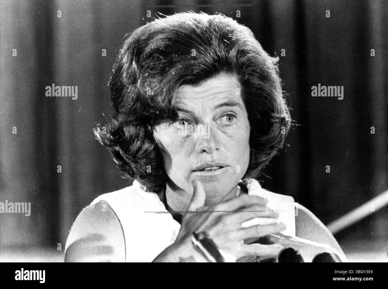 Mme Sargent Shriver, vice-présidente exécutive du Joseph P. Kennedy Jr. Foundation, est montré lors d'une conférence de presse au cours de laquelle des plans ont été annoncés pour une conférence internationale sur l'avortement. 9 août 1967 Banque D'Images