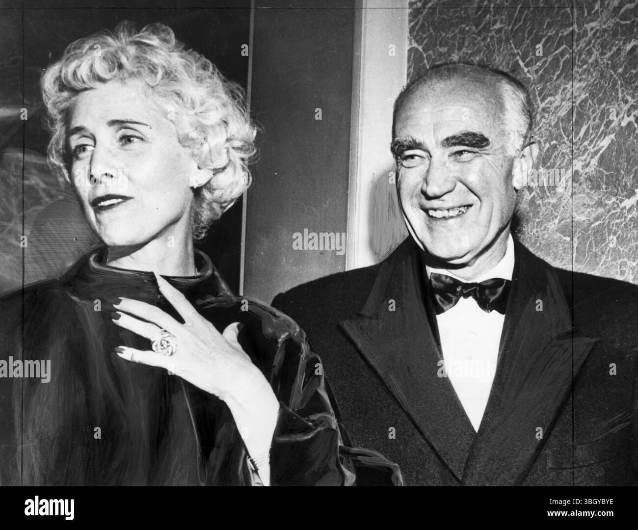 Mme Clare Boothe Luce (à gauche) et son mari Henry Luce. 29 avril 1959 Banque D'Images