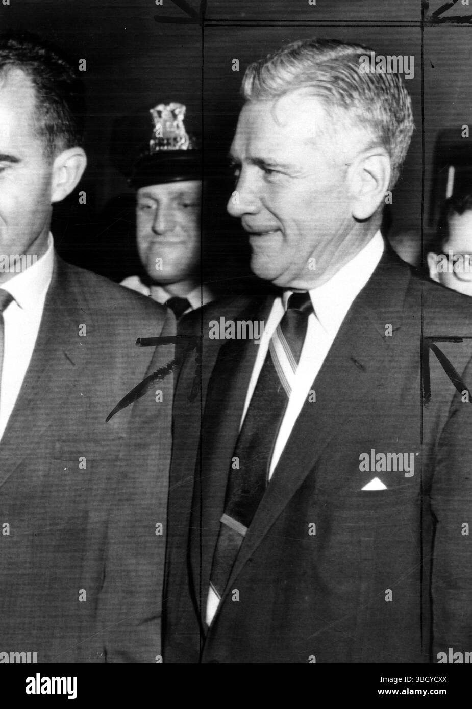 Joueur de football américain, entraîneur, administrateur d'athlétisme universitaire et cadre sportif professionnel Elmer Layden. 2 juin 1973 Banque D'Images