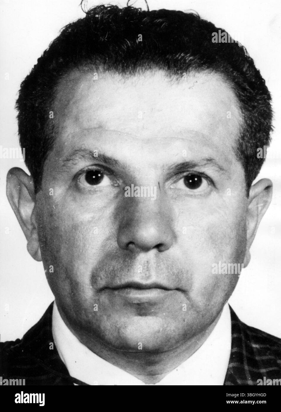 Arrêté en stock mystère. Isidor Gorlitsky, 41 ans, était l'un des trois hommes récemment arrêtés pour avoir prétendument essayé de vendre une partie de plus de 1 million de dollars d'actions de premier ordre ont mystérieusement disparu de la principale société de courtage Wall Street de Bache et Co. Arrêté alors qu'il tentait de vendre certains des numéros manquants à Kesselman, and Co, une autre entreprise de Wall Street. 12 juillet 1962 Banque D'Images