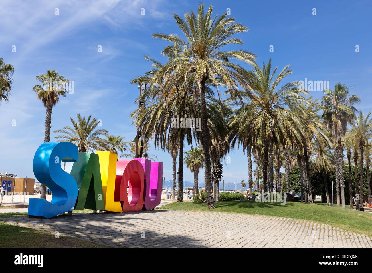 Le panneau Salou sur la photo près de la plage de la station balnéaire populaire de Salou, costa Dorada, espagne Banque D'Images