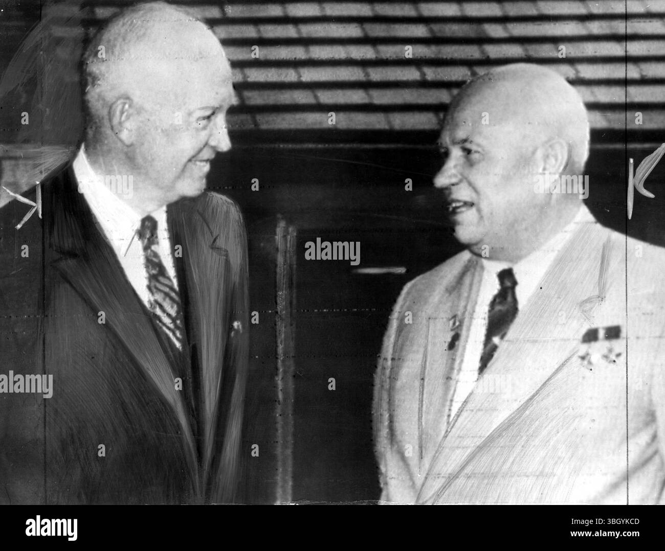Le président parle avec le P N Krouchtchev avant leurs entretiens au Camp Davnio ;. Septembre 1959 Banque D'Images
