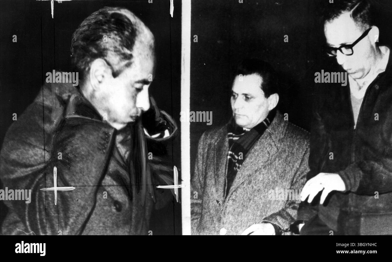 L'ambassadeur mexicain Salvador Pardo Bolland ( à gauche ) et le Français René Bruchon attendent leur expulsion des Etats-Unis pour trafic de drogue Banque D'Images