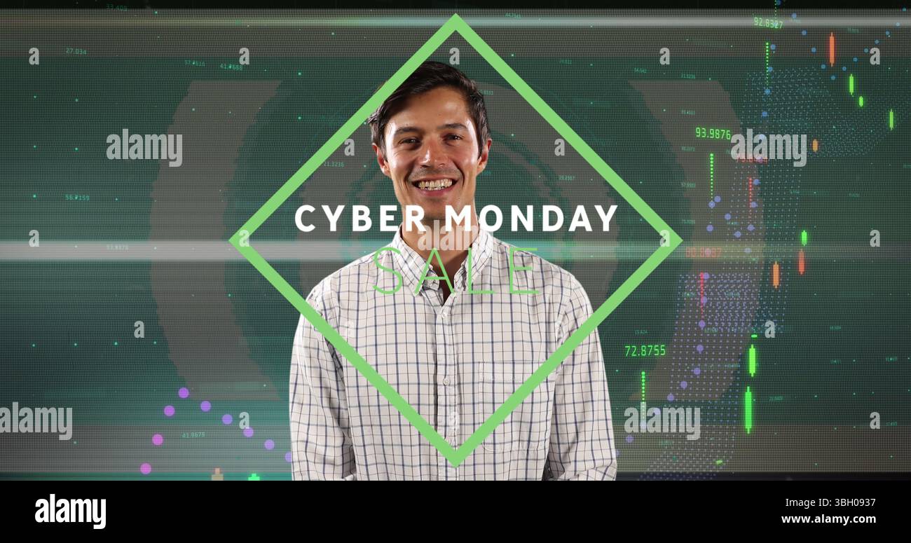 Image de cyber lundi texte et traitement de données sur un homme caucasien souriant Banque D'Images