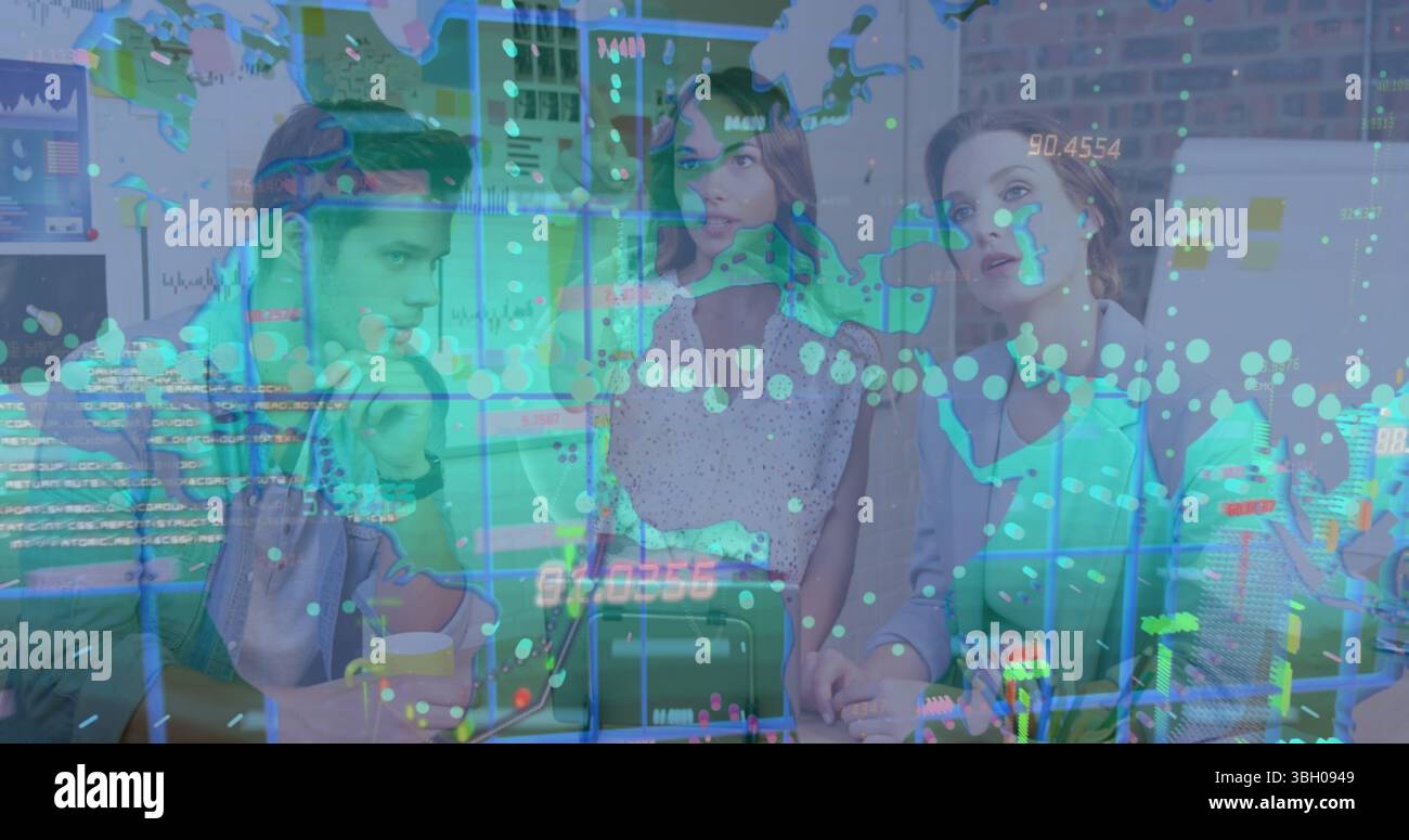 Image du traitement des données sur divers hommes d'affaires Banque D'Images