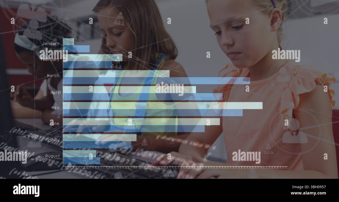 Image de graphiques et de traitement de données sur une fille caucasienne utilisant un ordinateur à l'école Banque D'Images