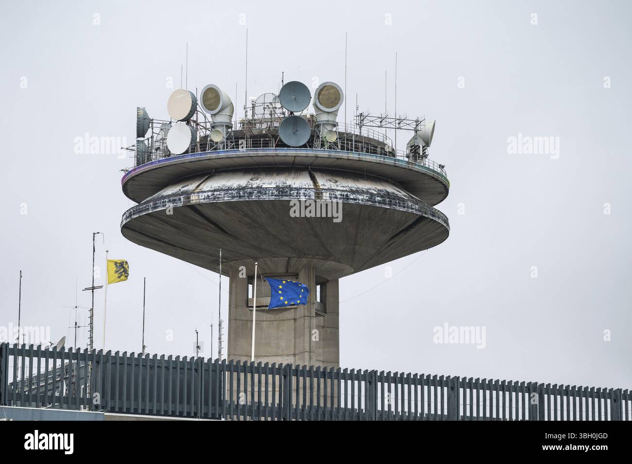 Schaerbeek, Bruxelles, Belgique - 10 septembre 2024 - Tour de contrôle et antenne de la société de radiodiffusion RTBF VRT Banque D'Images