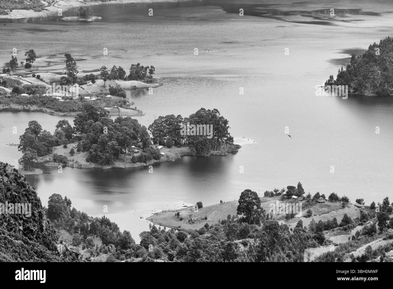 Magnifique lac de cratère Wonchi situé dans l'état régional d'Oromia au sud-ouest de la zone de Shewa Banque D'Images