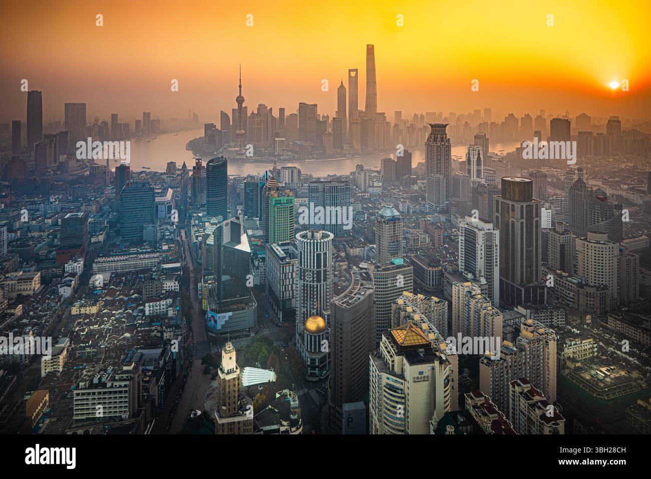 Shanghai, sur la côte centrale de la Chine, est la plus grande ville du pays et un centre financier mondial. Banque D'Images