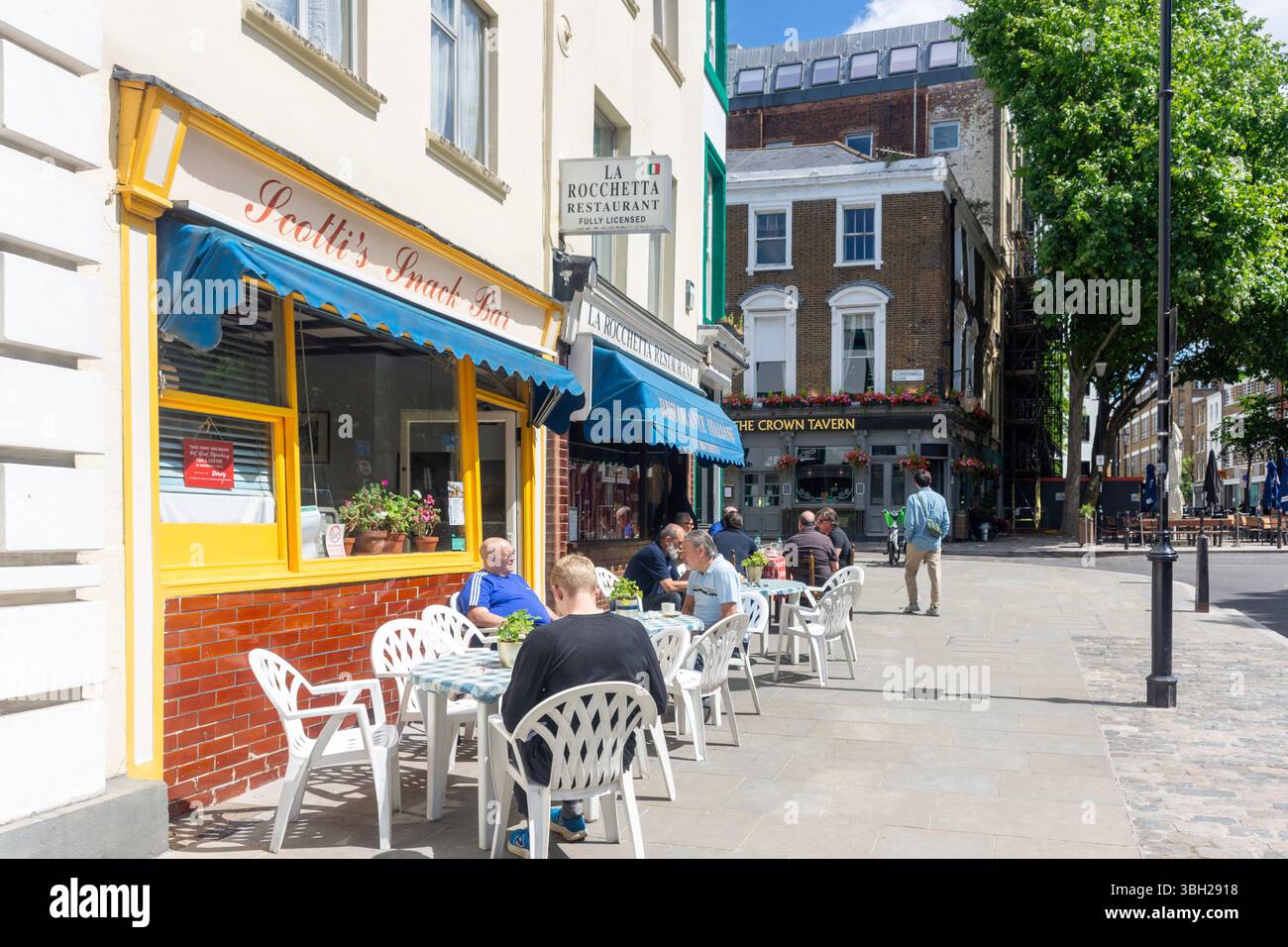 Restaurant la Rocchetta et bar à snacks Scotti's, Clerkenwell Green, Clerkenwell, London Borough of Islington, Greater London, Angleterre, Royaume-Uni Banque D'Images