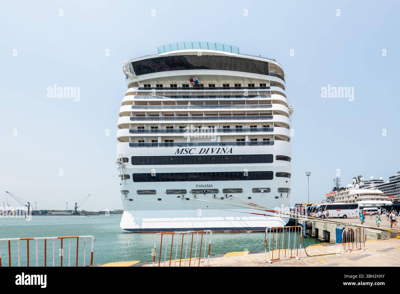 Carthagène, Colombie - 12 avril 2024 : vue de la poupe du navire de croisière MSC Divina amarré dans le port de croisière de Carthagène de Indias, Colombie. Banque D'Images