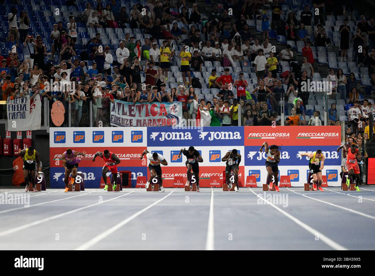 Le départ du 100m masculin lors du Gala d'or de la Diamond League au Stadio Olimpico à Rome, Italie, le 6 juin 2025. Banque D'Images