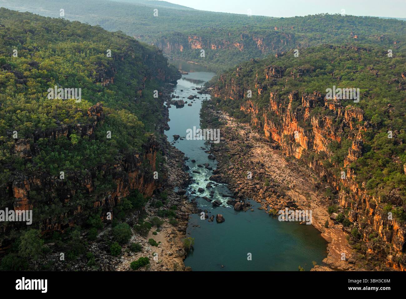 Vue aérienne des chutes Mitchell sur le plateau Mitchell en Australie occidentale. Banque D'Images