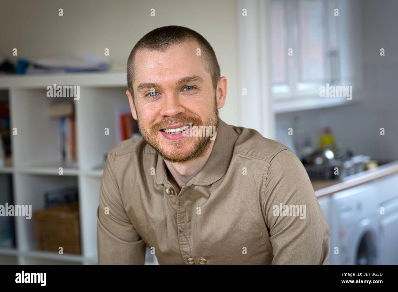 Gary Stevenson est un YouTuber britannique et ancien négociant financier connu pour ses commentaires économiques et son activisme contre les inégalités économiques. Banque D'Images