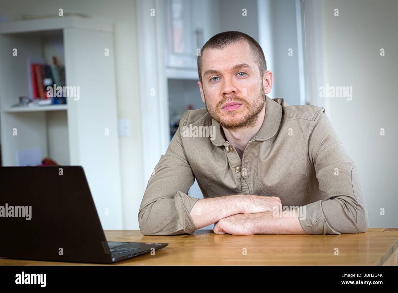 Gary Stevenson est un YouTuber britannique et ancien négociant financier connu pour ses commentaires économiques et son activisme contre les inégalités économiques. Banque D'Images