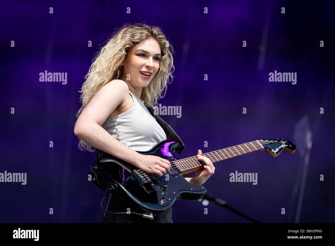 Nuremberg, Allemagne. 07 juin 2025. La chanteuse Daniela Villarreal Velez du groupe mexicain 'The Warning' se produit sur scène au festival en plein air 'Rock im Park'. Crédit : Daniel Karmann/dpa/Alamy Live News Banque D'Images