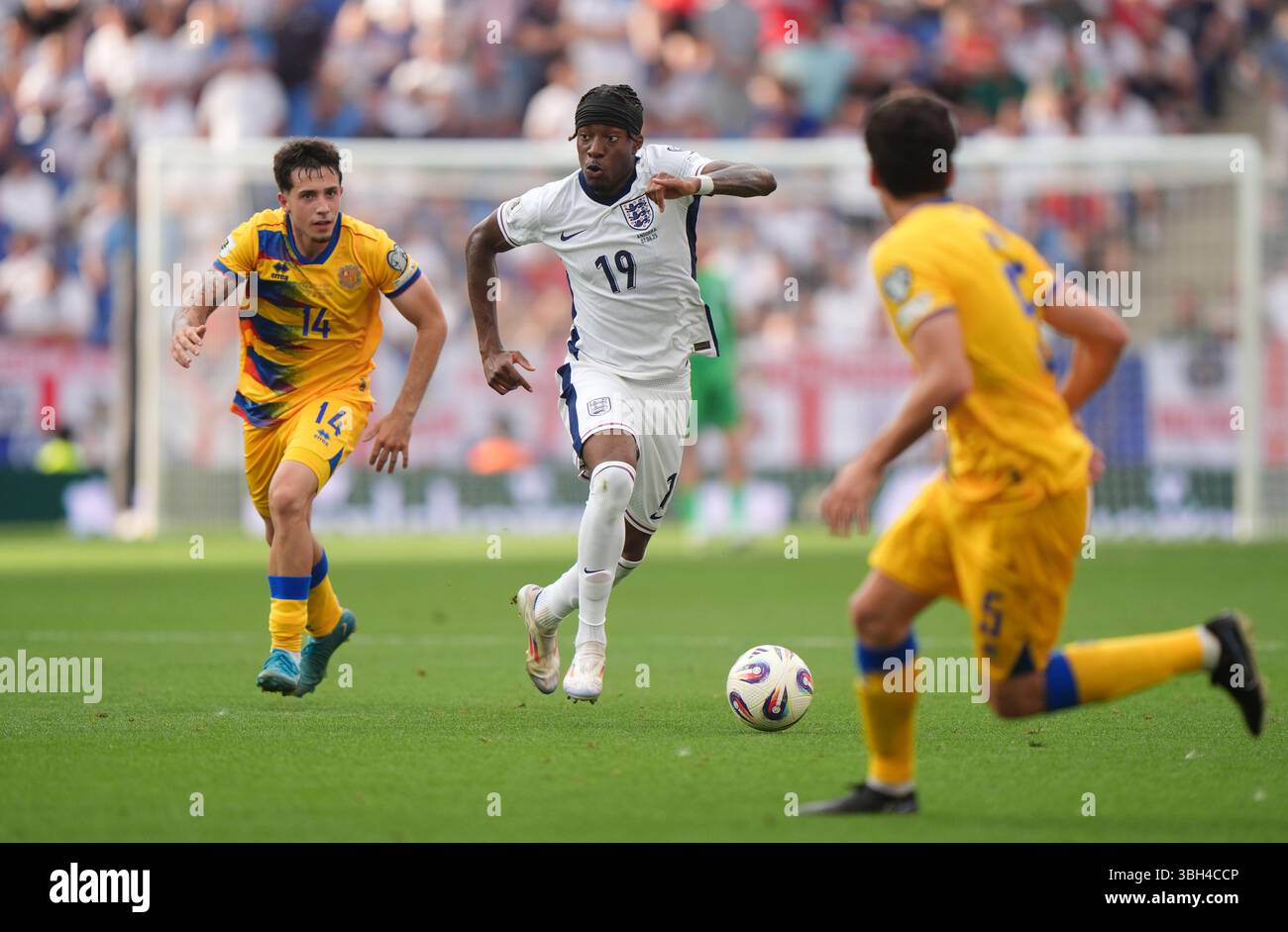 L'anglaise Noni Madueke en action lors de la qualification pour la Coupe du monde au stade RCDE de Barcelone, en Espagne. Date de la photo : samedi 7 juin 2025. Banque D'Images
