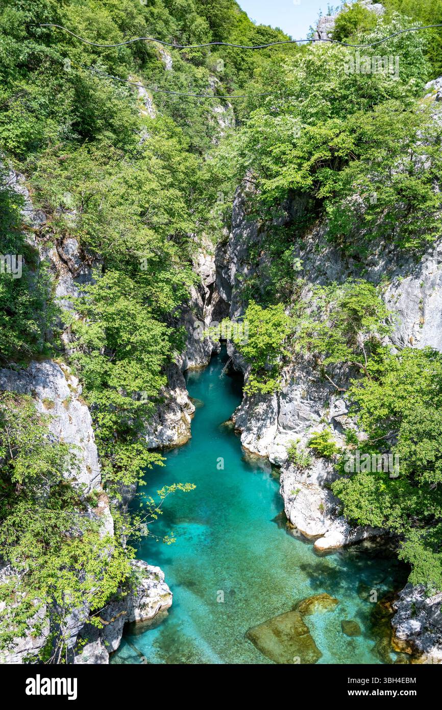 Rivière Valbone depuis Ura (pont) e Shtrejtit, près de Margegaj, Albanie Banque D'Images