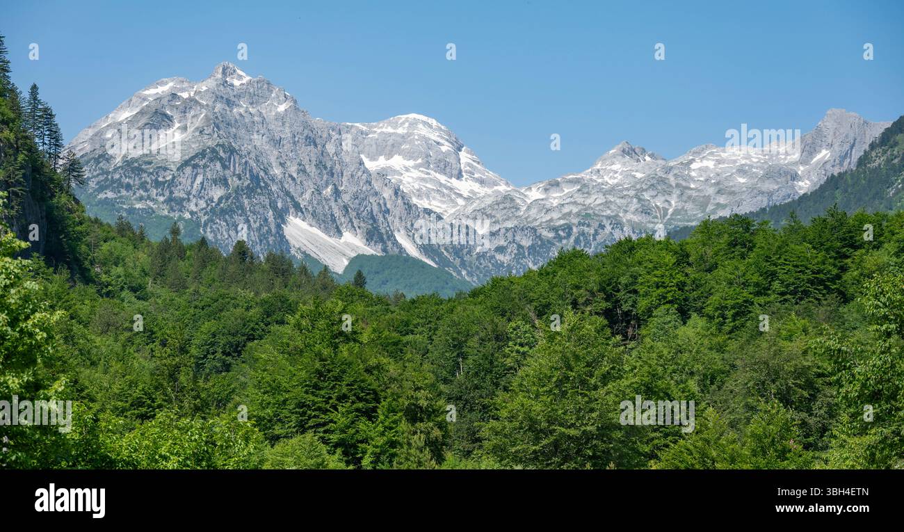 Montagnes enneigées de Valbone, Albanie Banque D'Images