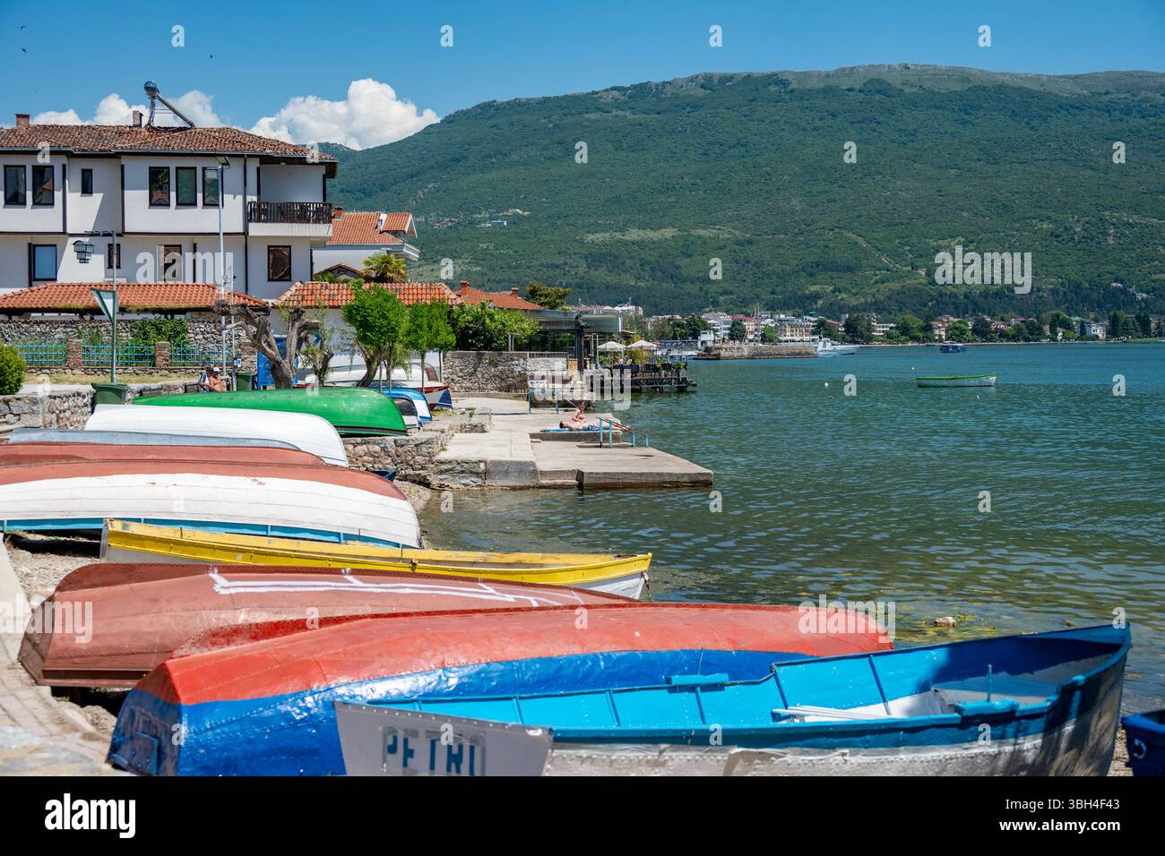 Front de mer d'Ohrid sur le lac Ohrid, Macédoine du Nord Banque D'Images