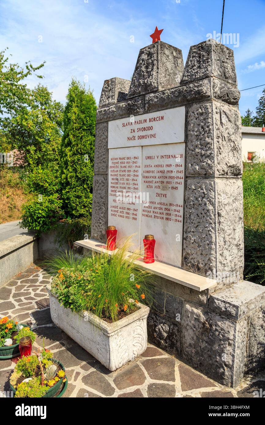 Mémorial de guerre avec les noms des morts, paze, Slovénie Banque D'Images