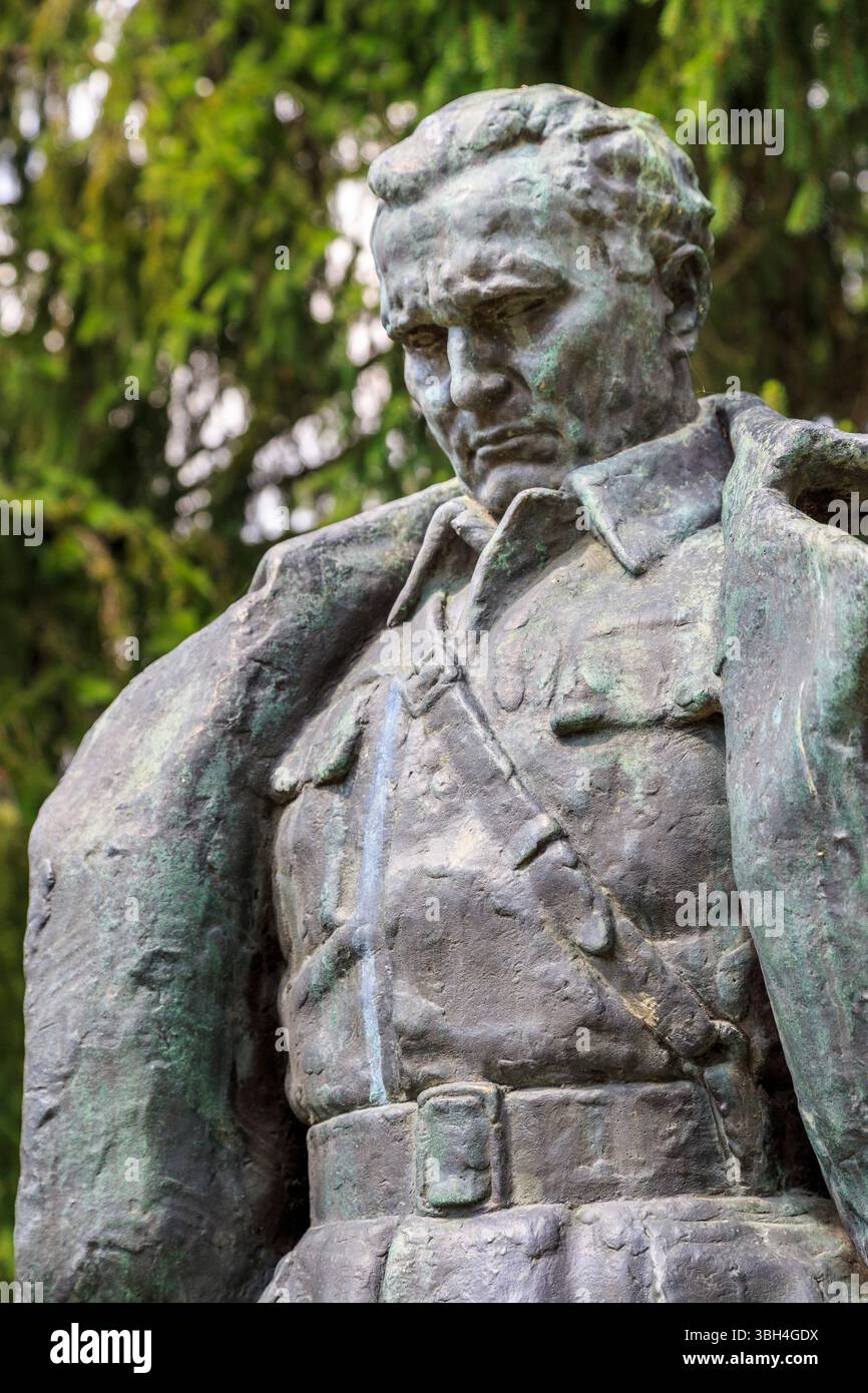 Statue de Josip Broz Tito de l'ère soviétique de la Yougoslavie, maintenant effacée du domaine de Brdo, Slovénie Banque D'Images