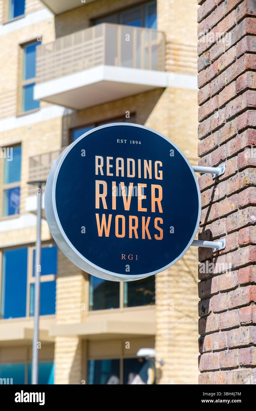 Panneau pour Reading Riverworks Residential Development on the River Kennet, Reading, Berkshire, Angleterre Banque D'Images