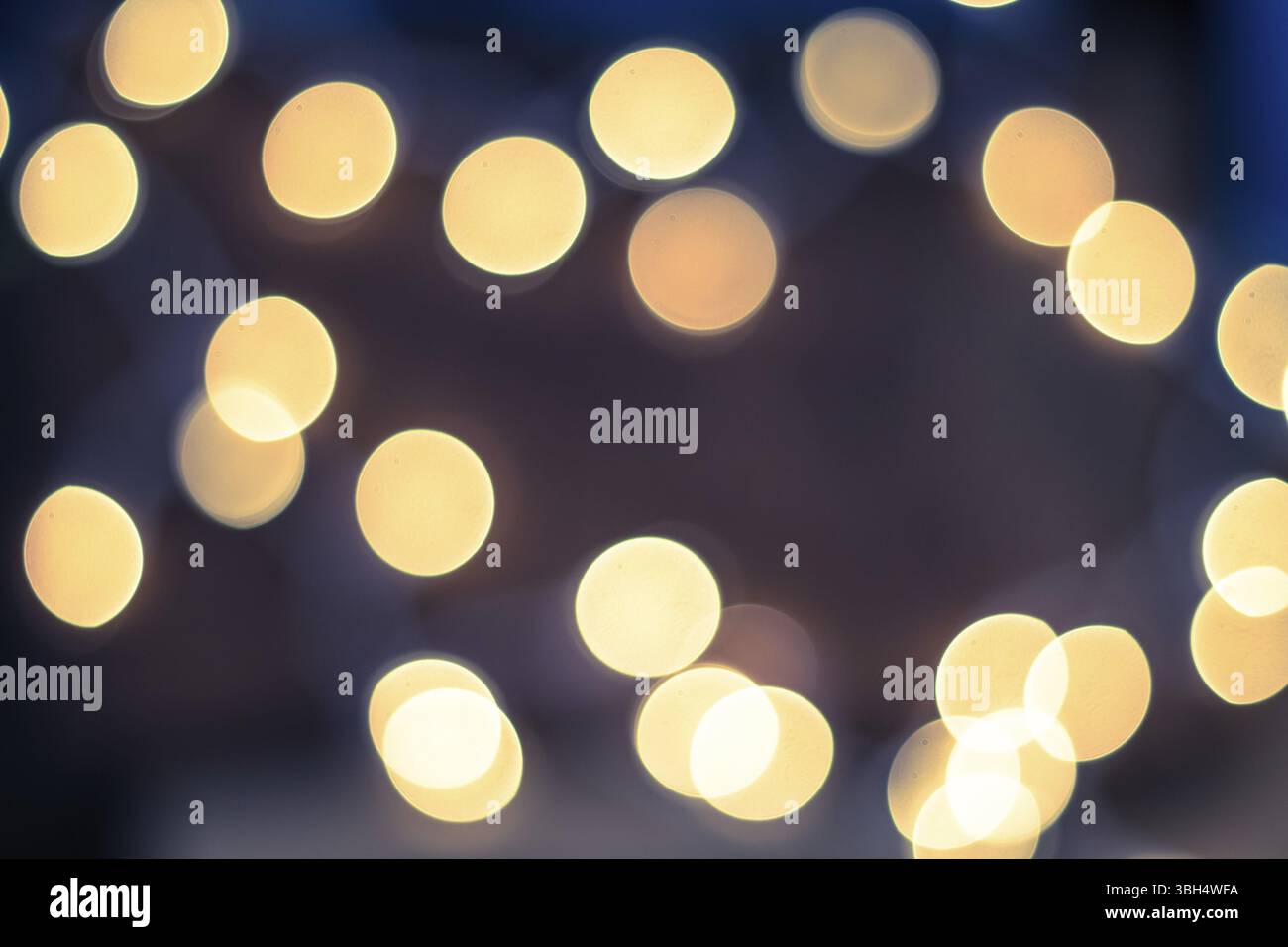 Flou artistique sur un feux jaune bleu doux et fond rose Banque D'Images