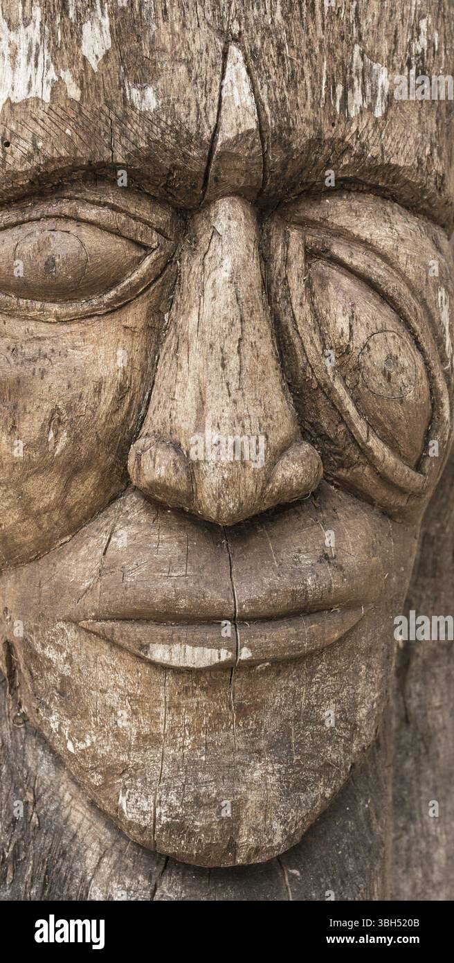 Masque tribal en bois d'Afrique Banque D'Images
