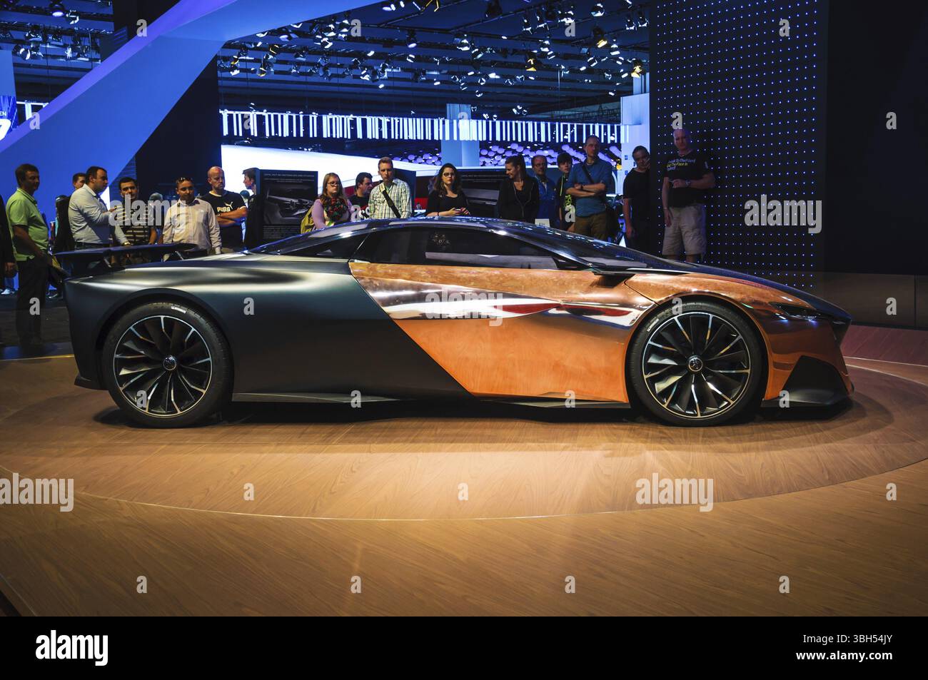 FRANCFORT - 21 SEPTEMBRE : la supercar hybride Peugeot Onyx (conceptcar) présentée en première mondiale à la 65e édition de l'IAA (internationale Automobil Ausstellung) sur S. Banque D'Images