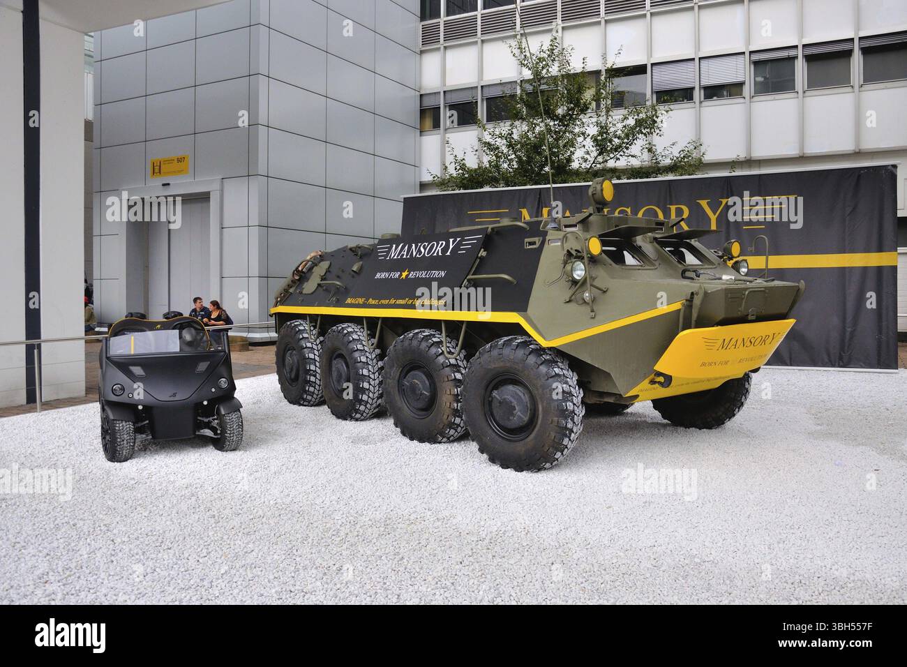 FRANCFORT - 14 septembre : Mansory Schutzenpanzerwagen présenté en première mondiale à la 65e édition de l'IAA (internationale Automobil Ausstellung) le 14 septembre 2 Banque D'Images