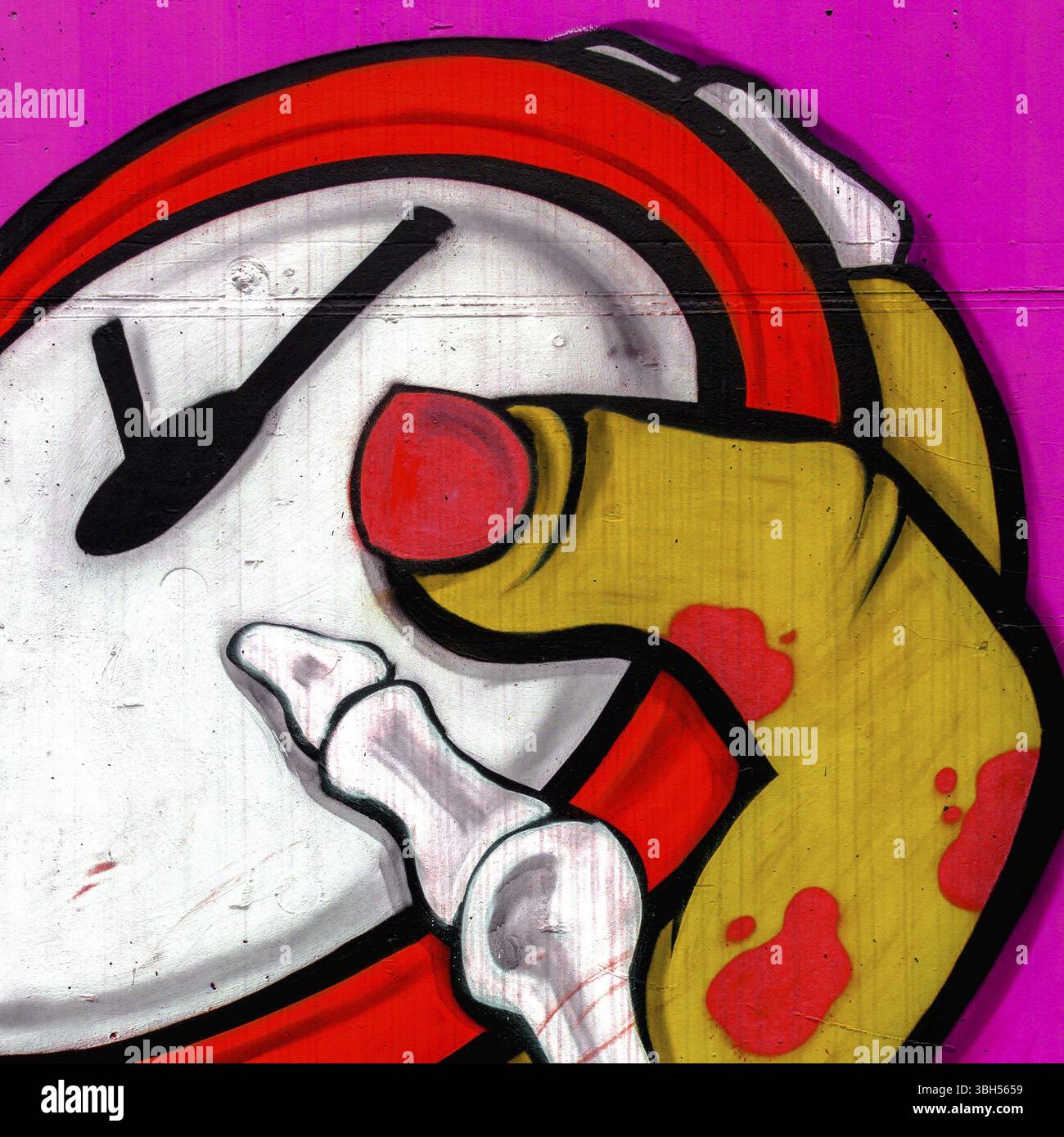 Graffiti sur le mur représentant la main sanglante d'un monstre avec une montre (artiste inconnu) Banque D'Images