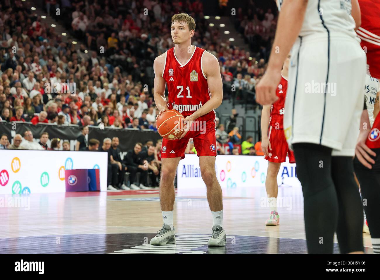 Justuz Hollatz (FC Bayern Basketball, #21) beim Freiwurf, GER, FC Bayern Basketball v. MLP Academics Heidelberg, Basketball, easycredit Basketball Bundesliga, BBL, Playoffs, Halbfinale, saison 2024/2025, 07.06.2025, Foto : Eibner-Pressefoto/Jenni Maul Banque D'Images