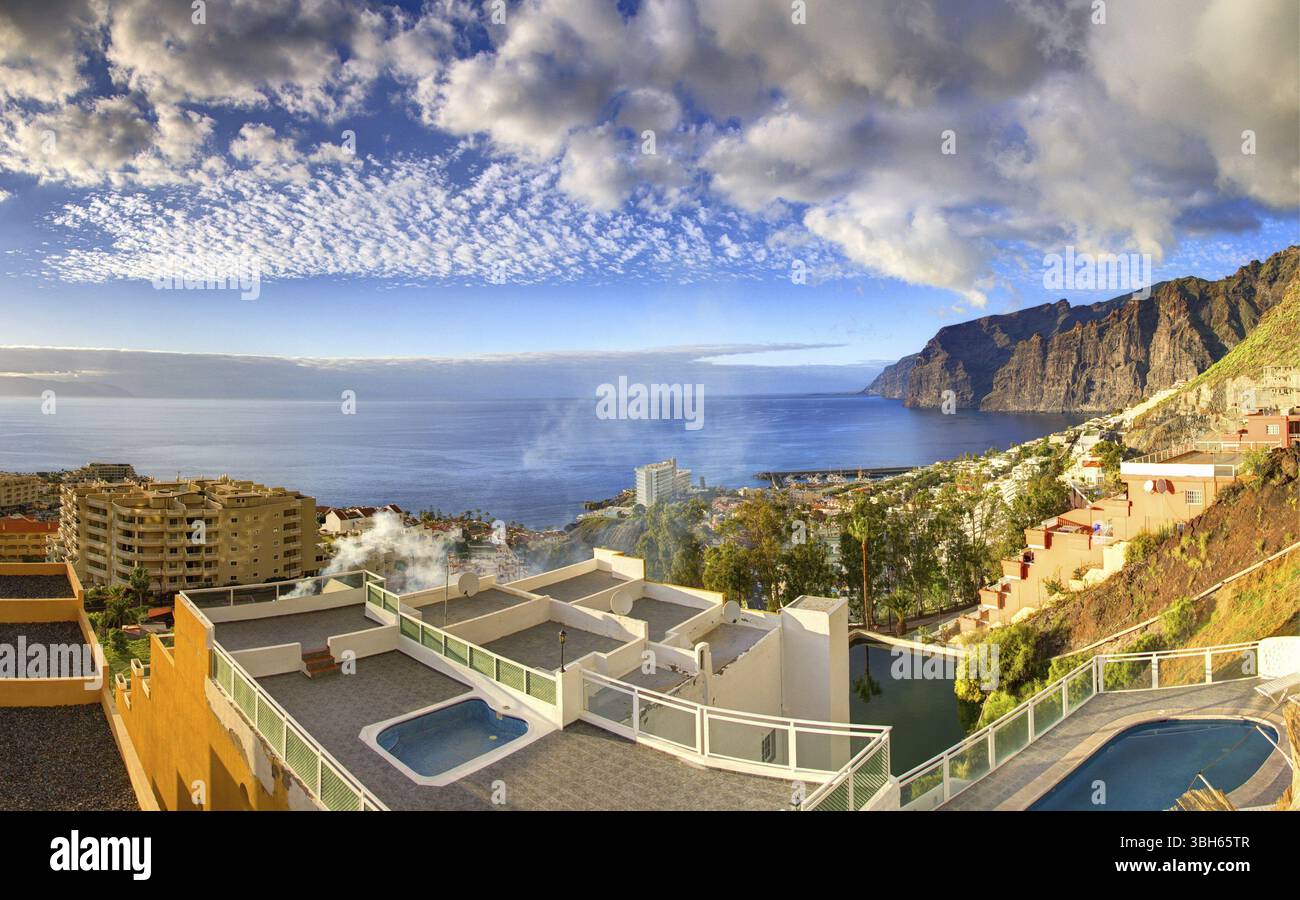 Piscines sur le toit de l'hôtel Panorama, à Los Gigantos, Tenerife, Îles de Canaries Banque D'Images
