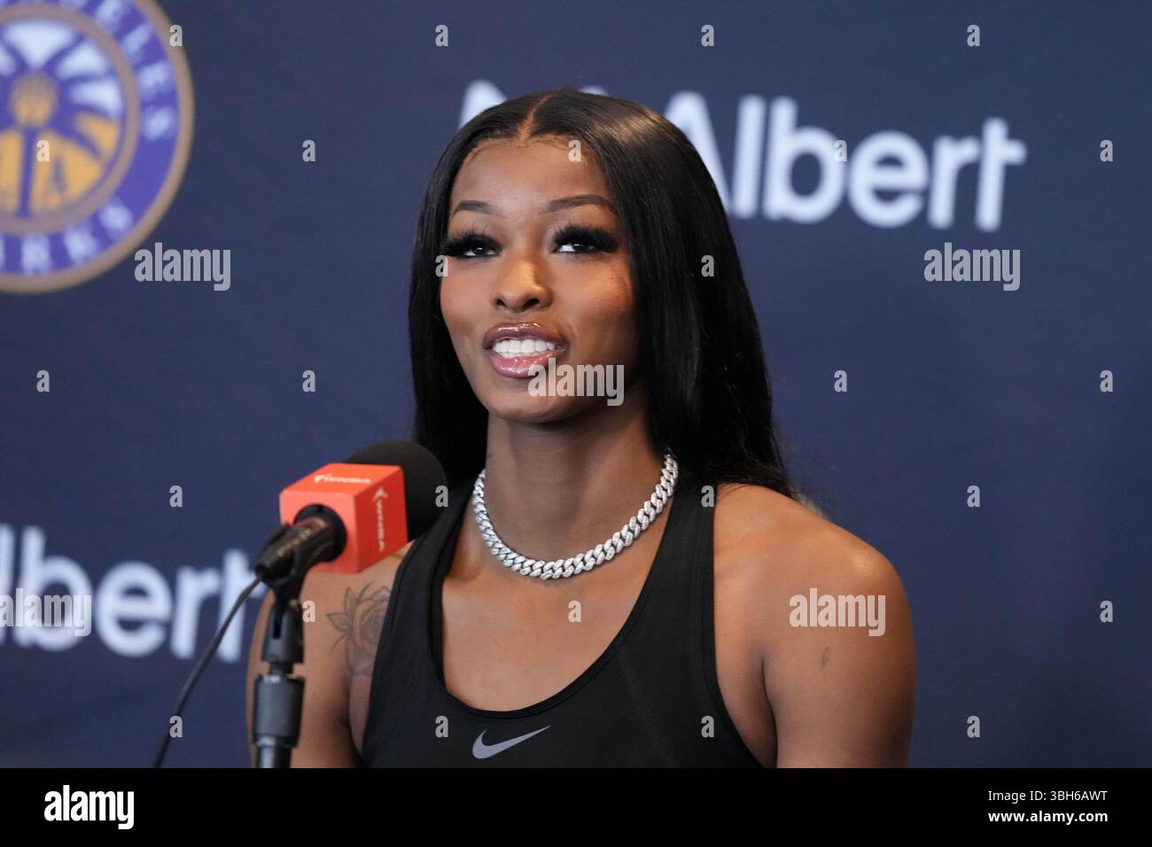 L'attaquant de LA Sparks Rickea Jackson lors d'une conférence de presse, mardi 13 mai 2025, à Los Angeles. Banque D'Images
