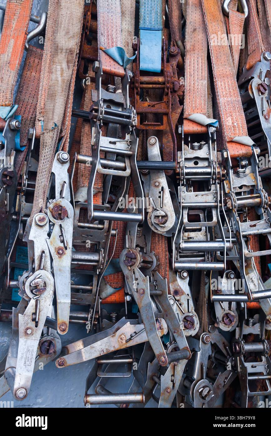 Cliquets pour sangles en acier inoxydable gros plan. Banque D'Images